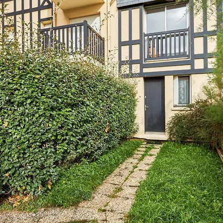 Charming House With Garden In The Seafront In - Welkeys