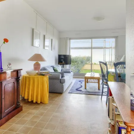 Charming House With Garden In The Seafront In - Welkeys *