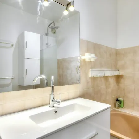 Holiday home Charming House With Garden In The Seafront In - Welkeys